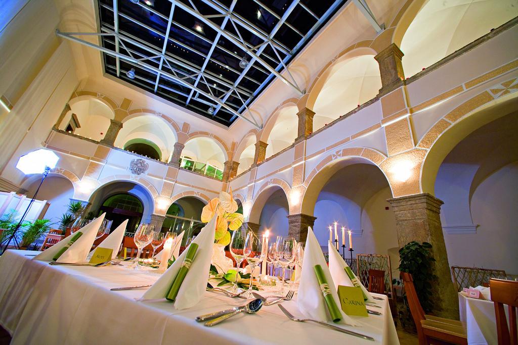Jufa Hotel Schloss Roethelstein Admont Restoran gambar